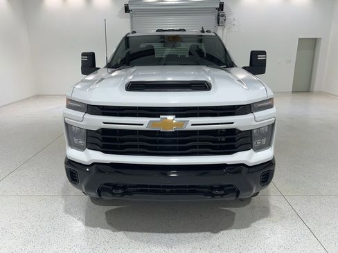 Used 2024 Chevrolet Silverado 2500 Custom w/ Custom Value Package image 8