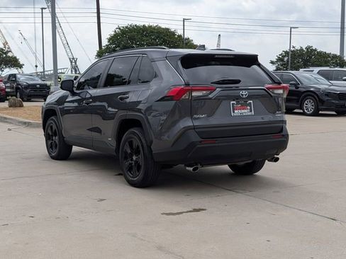 Used 2022 Toyota RAV4 XLE AWD/4WD image 9