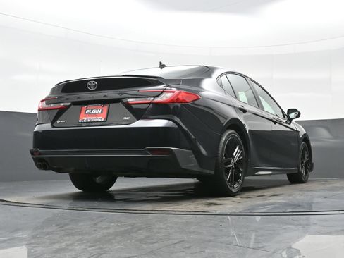 Used 2025 Toyota Camry SE image 29