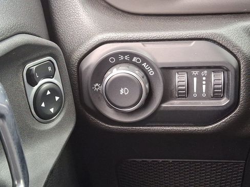 Used 2018 Jeep Wrangler Unlimited Sport S image 22