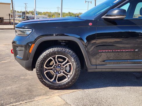 Used 2022 Jeep Grand Cherokee Trailhawk image 9