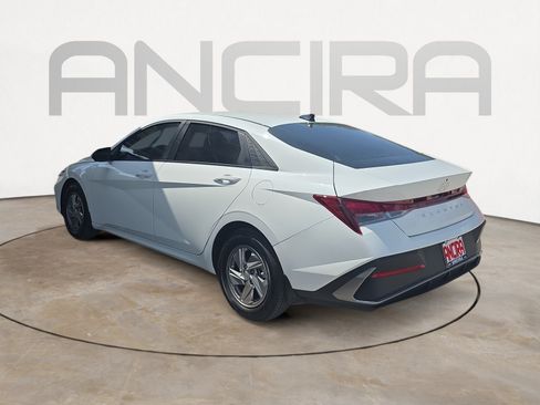 Used 2025 Hyundai Elantra SE FWD image 5