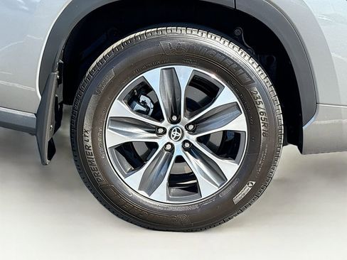 Certified 2025 Toyota Highlander XLE image 34