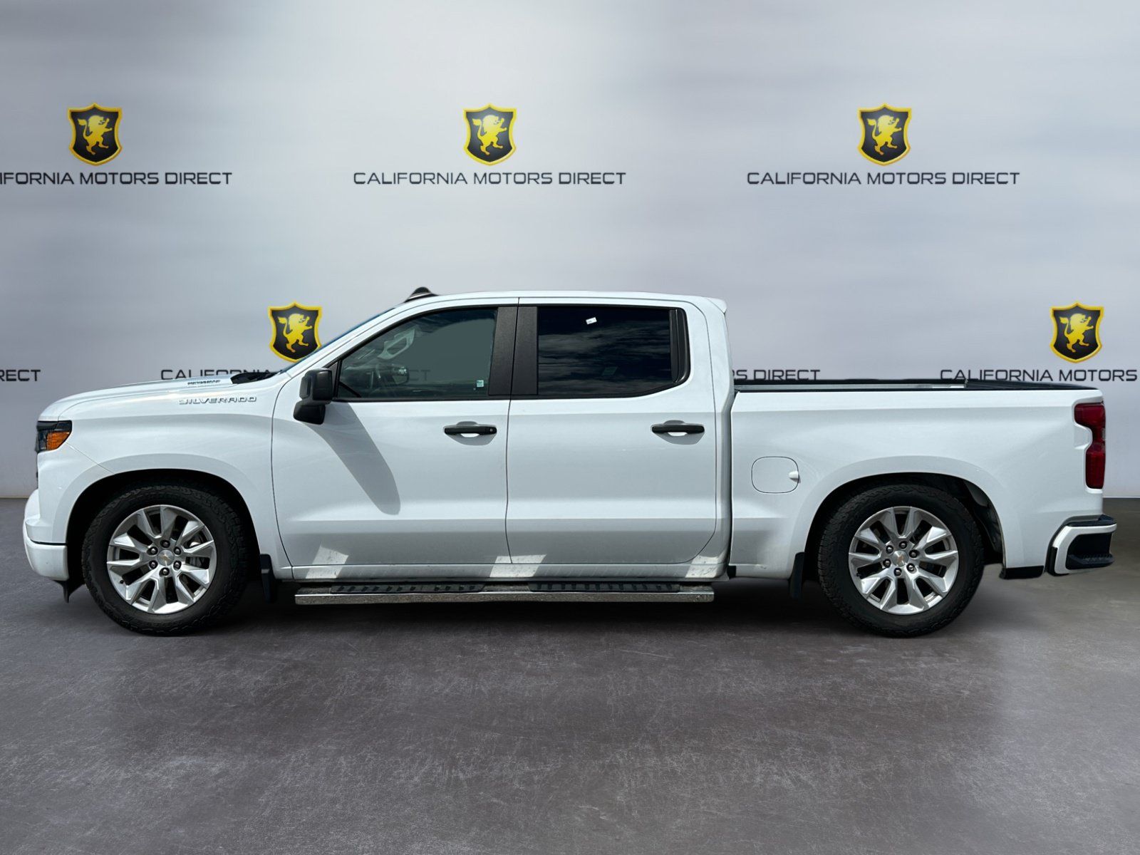 Used 2025 Chevrolet Silverado 1500 Custom RWD image 2