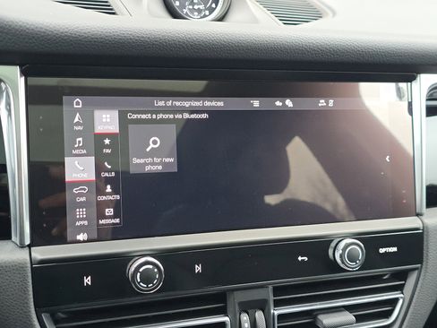 Certified 2025 Porsche Macan image 20