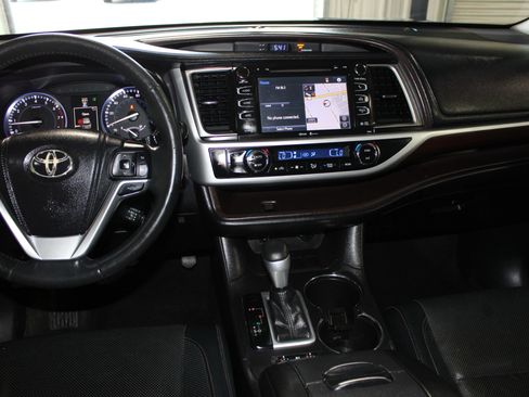 Used 2015 Toyota Highlander Limited Platinum FWD image 13