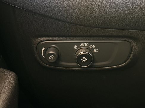 Used 2023 Chevrolet Equinox RS FWD image 34
