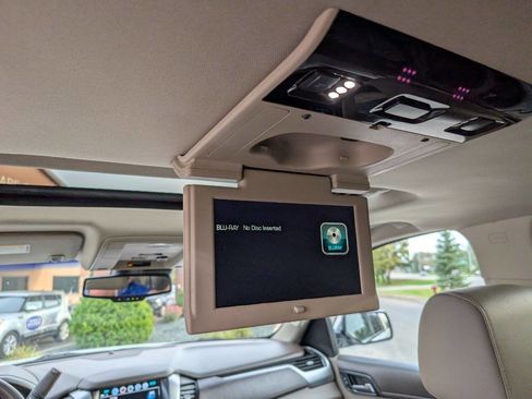 Used 2018 Chevrolet Suburban Premier image 16