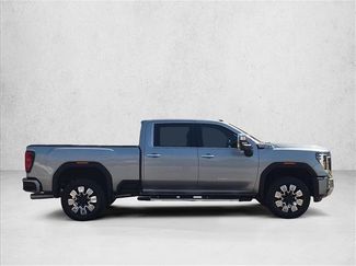 Used 2025 GMC Sierra 2500 Denali w/ Denali Reserve Package AWD/4WD video 4