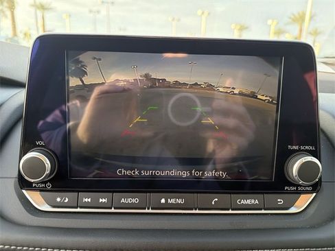 Used 2023 Nissan Rogue SV image 21