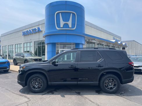 New 2025 Honda Pilot TrailSport image 9