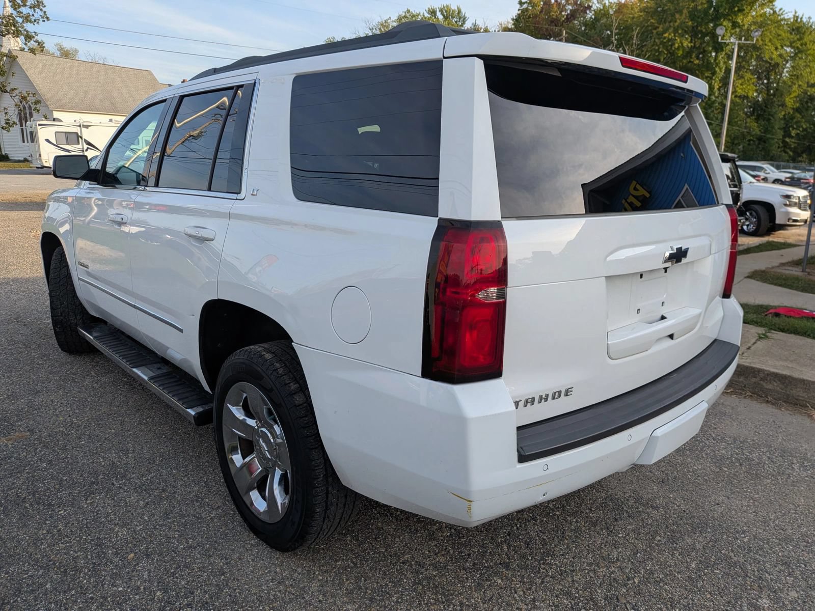 Used 2017 Chevrolet Tahoe LT w/ LT Signature Package AWD/4WD image 4