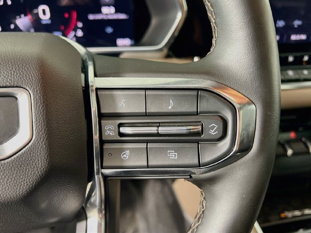 Used 2025 GMC Canyon Denali AWD/4WD image 33