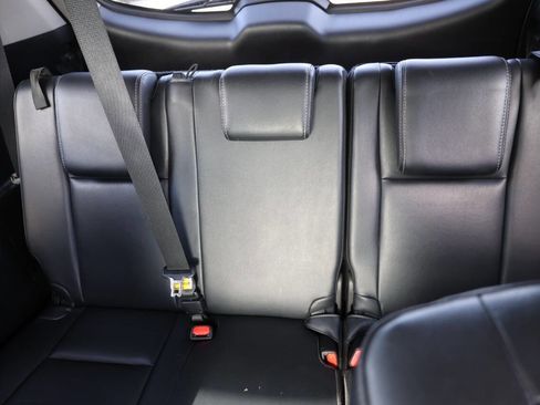 Used 2018 Toyota Highlander SE image 17