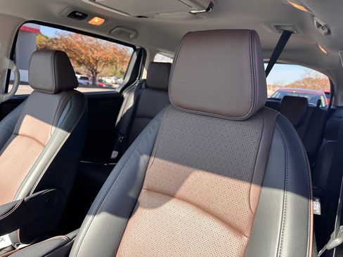 Used 2025 Honda Odyssey Elite image 18