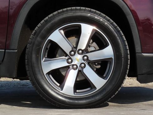 Used 2018 Chevrolet Traverse LT image 14