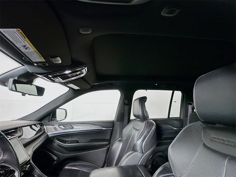 Used 2022 Jeep Grand Cherokee Overland w/ Luxury Tech Group IV image 23