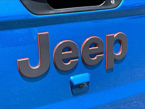 Used 2023 Jeep Gladiator Mojave w/ Cold Weather Group AWD/4WD image 29