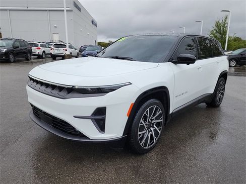 Used 2025 Jeep Wagoneer S Limited image 8