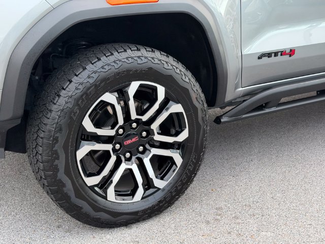 Used 2025 GMC Canyon AT4 w/ Nightfall Edition AWD/4WD image 10