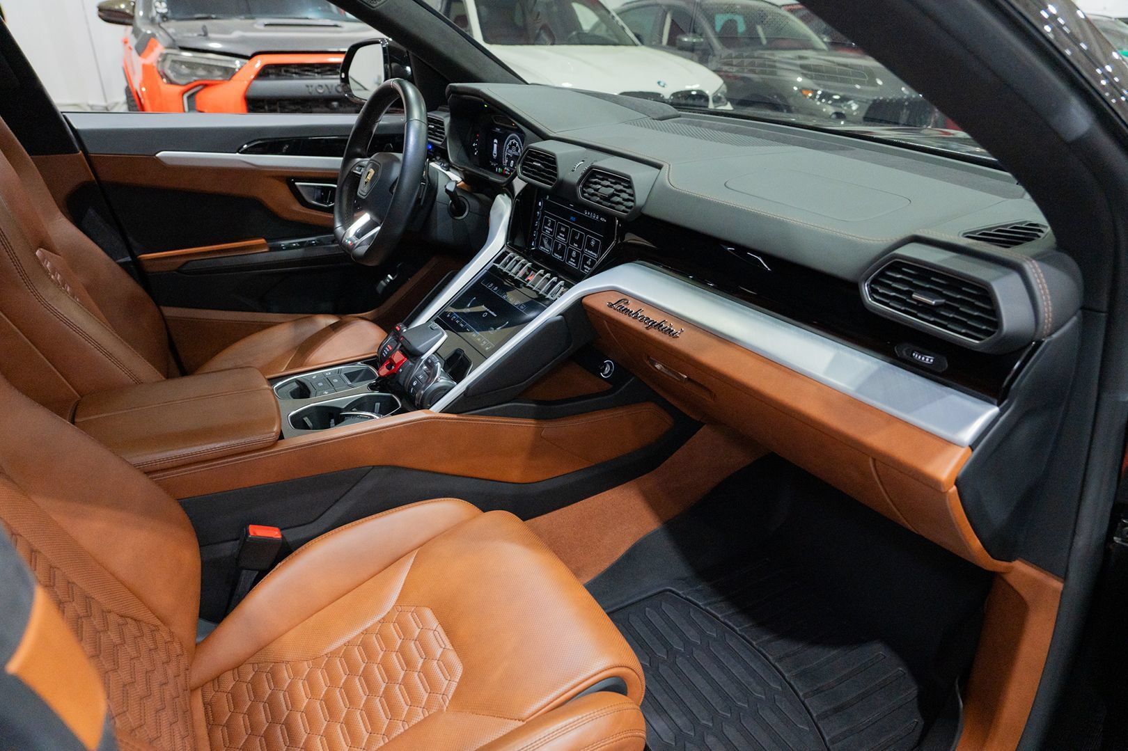Used 2021 Lamborghini Urus AWD/4WD image 54