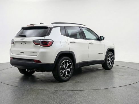 Used 2025 Jeep Compass Limited image 9