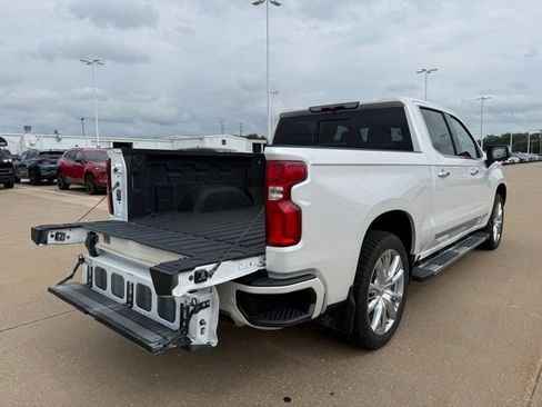 Used 2024 Chevrolet Silverado 1500 High Country w/ High Country Premium Package AWD/4WD image 4