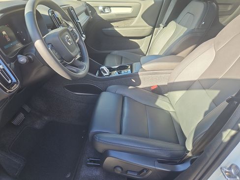 Used 2025 Volvo XC40 B5 Plus w/ Protection Package Premier image 32