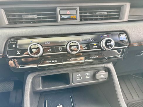 Used 2025 Honda Pilot TrailSport image 19