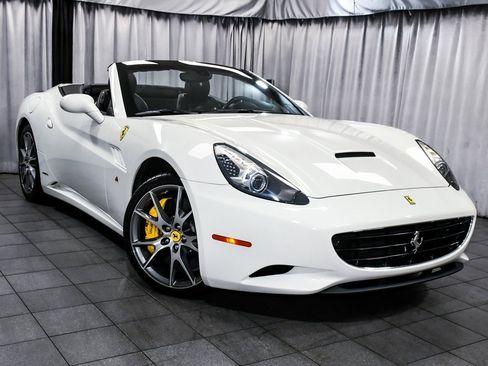 Used 2013 Ferrari California image 3