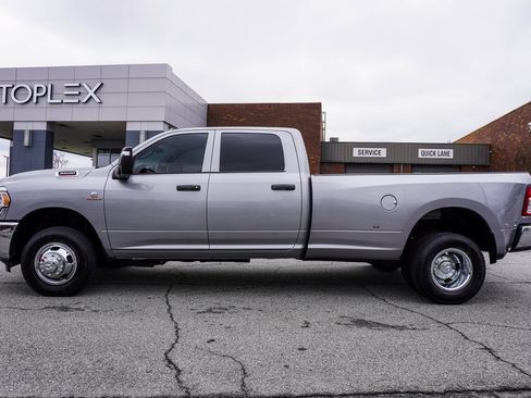 Used 2023 RAM 3500 Tradesman image 32
