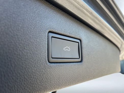 Used 2022 Volkswagen Tiguan SE image 12