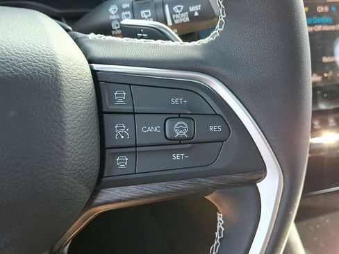 Used 2026 Jeep Grand Cherokee Limited w/ Luxury Tech Group II AWD/4WD image 22