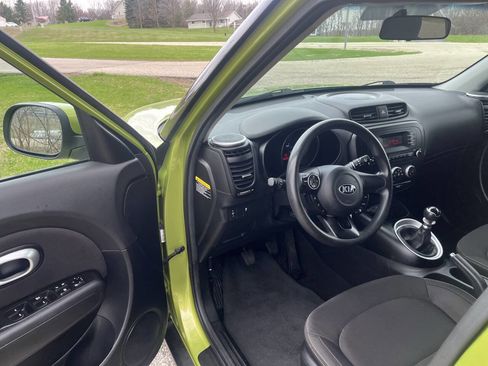 Used 2016 Kia Soul FWD image 11
