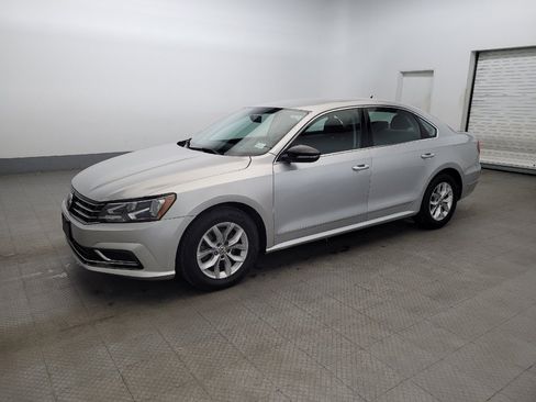 Used 2017 Volkswagen Passat 1.8T S FWD image 2