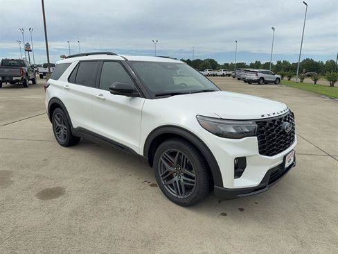 Used 2025 Ford Explorer ST w/ Sun And Sound Package AWD/4WD image 2