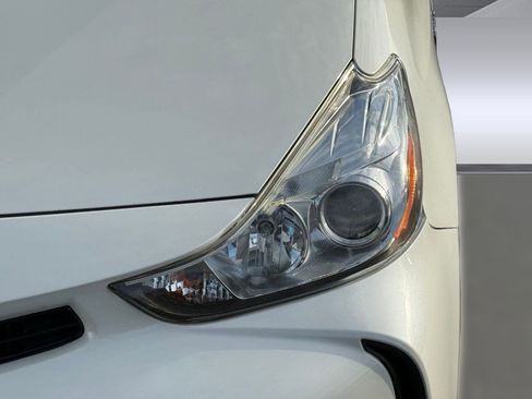 Used 2017 Toyota Prius V Three image 11