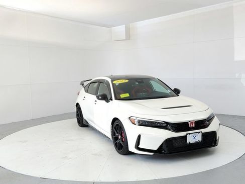 Used 2024 Honda Civic Type R image 1