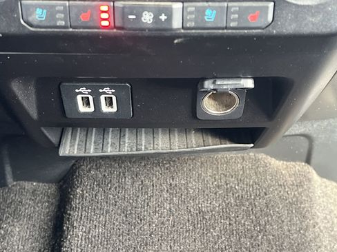 Used 2019 Ford F150 Lariat w/ Trailer Tow Package image 12