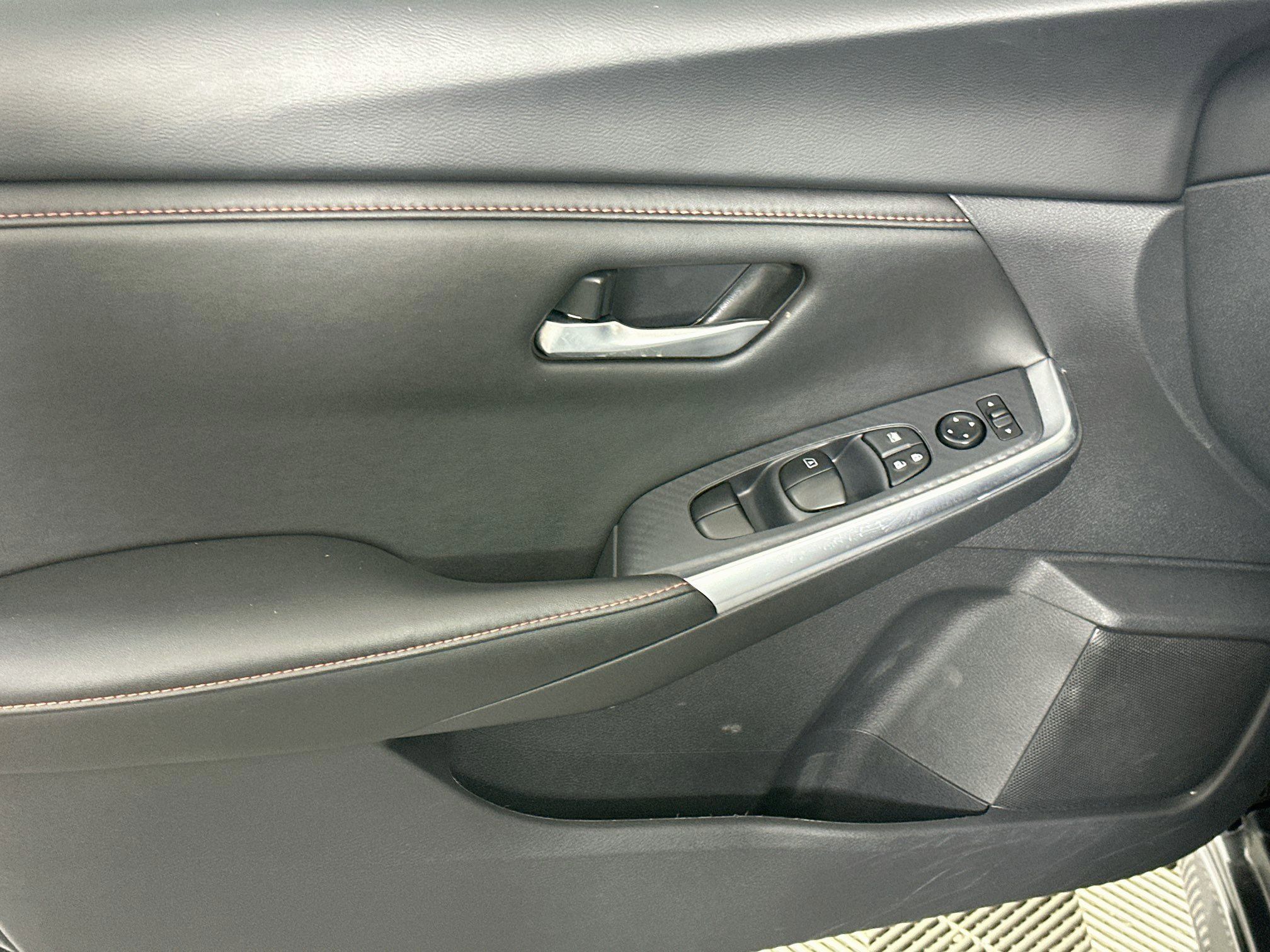 Used 2025 Nissan Sentra SR FWD image 15