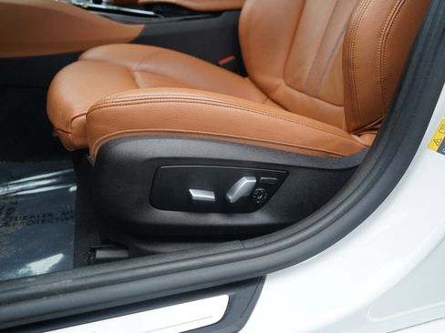 Used 2018 BMW 530e xDrive image 21