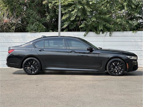 Used 2022 BMW 750Li xDrive AWD/4WD image 9