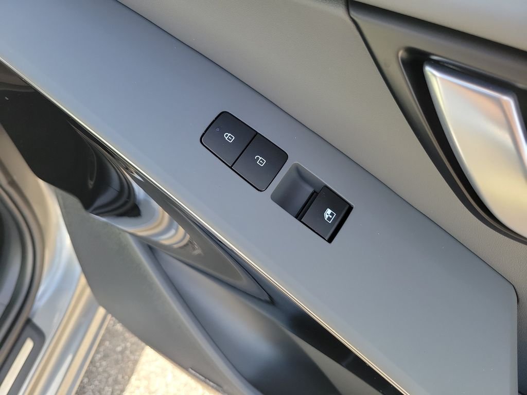 New 2026 Kia Niro SX Touring FWD image 11