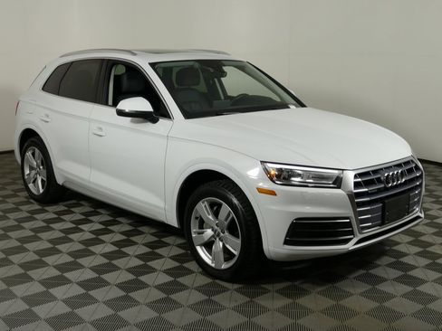 Used 2019 Audi Q5 2.0T Premium w/ Convenience Package image 1
