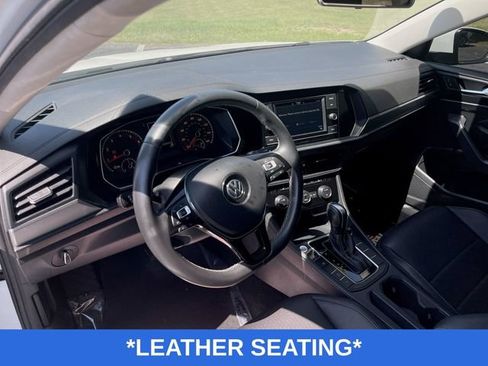 Used 2021 Volkswagen Jetta SE FWD image 2