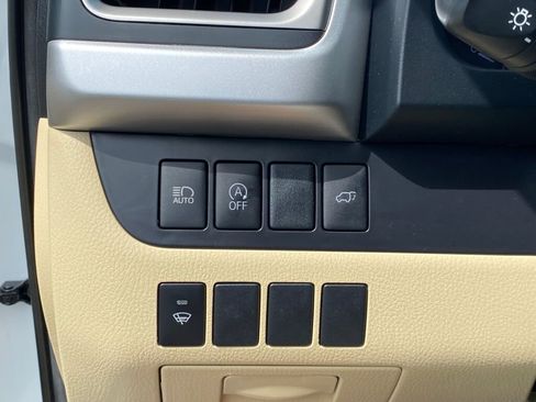 Used 2019 Toyota Highlander SE image 31