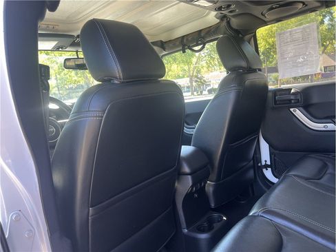 Used 2013 Jeep Wrangler Unlimited Rubicon AWD/4WD image 13