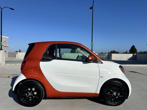 Used 2016 smart fortwo passion w/ Edition #1 Package RWD image 8