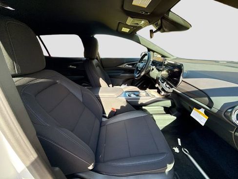 New 2026 Chevrolet Equinox EV LT image 28