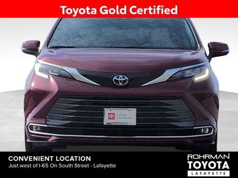 Used 2026 Toyota Sienna Limited FWD image 2